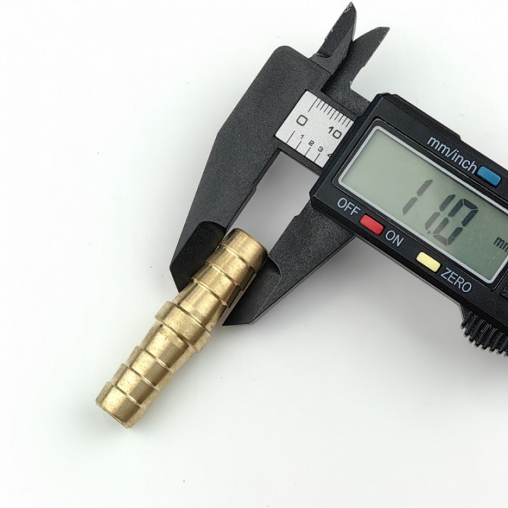 Соединитель латунный елочка 10 мм